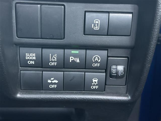 こちら運転席周りの操作部分の写真になります。各部しっかり動作の確認をしておりますので、ご安心だくさい。また、第三者機関の鑑 定書もありますので、そちらも併せて、ご確認いただければ幸いです！