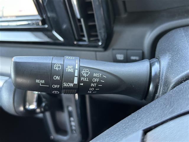 こちら運転席周りの操作部分の写真になります。各部しっかり動作の確認をしておりますので、ご安心だくさい。また、第三者機関の鑑 定書もありますので、そちらも併せて、ご確認いただければ幸いです！