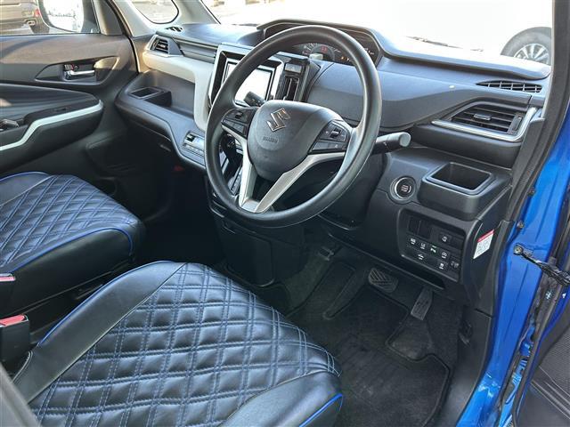 【運転席】座り心地が良いシートなので長時間の運転でも快適にお過ごしいただけます。新品のフロアマットのご注文も可能です。掲載箇所以外にご希望の写真がございましたらお気軽にお問い合わせ下さい。