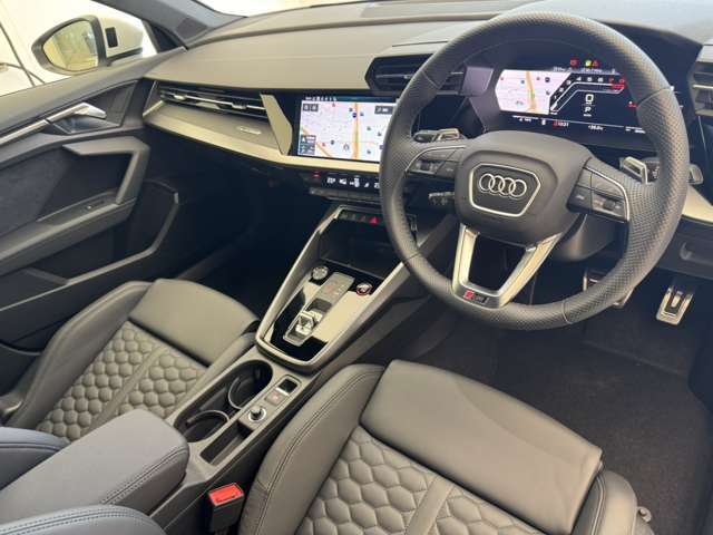 徹底した納車整備を施して上質なコンディションでお客様にお届けするのがAudi認定中古車。充実した保証やサポートで安心してお乗りいただけます。「Audiが2度認めたAudi」、それがAudi認定中古車です。