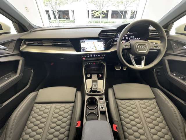 認定中古車低金利をご利用も可能となります、車種、年数、プランにて金利は変動致しますが、ローンシュミレーション作成も可能となりますので、お気軽にお申し付け下さいませ。※フリーダイヤル：0078-6002-980423