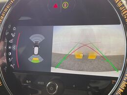 ●バックカメラ：便利な【バックカメラ】で安全確認もできます。駐車が苦手な方にもオススメな便利機能です。