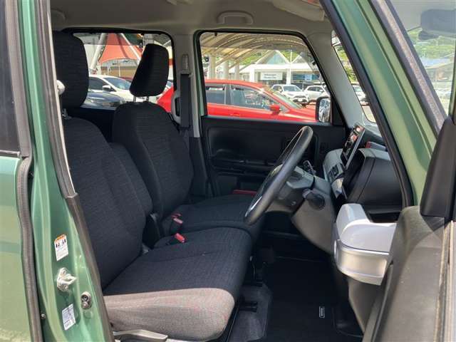 運転席・助手席です