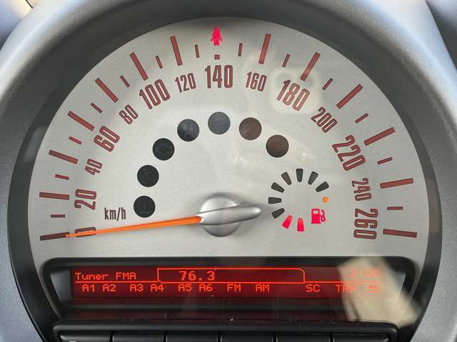 ご遠方の場合でも、下取り車両の金額を概算でお出しすることは可能でございます。車検証をお手元に、走行距離をご確認の上お問い合わせくださいませ。