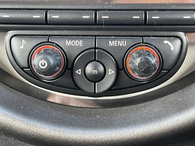 ご来場が難しいお客様でもご安心下さい、店頭在庫でしたらテレビ電話などを使いお車の詳細をご説明させて頂く事も可能でございます。当店スタッフが真心込めてご対応させて頂きます。