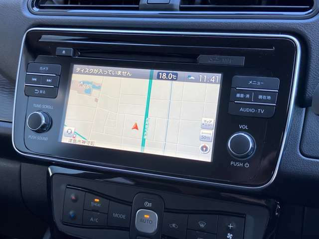 [大画面ナビ]遠くへのお出かけする際の心強い味方です！自車位置の確認はもちろん、Bluetooth接続や機能も充実。大きな画面で各操作もしやすく安心です。