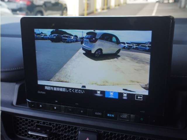 ◆バックカメラ◆リバースにするだけで映ります、後方の安全確認や、狭い駐車場での車庫入れ、雨の日や夜間など視界の悪い時に便利です！安全にバックする為には欠かせない装備です。