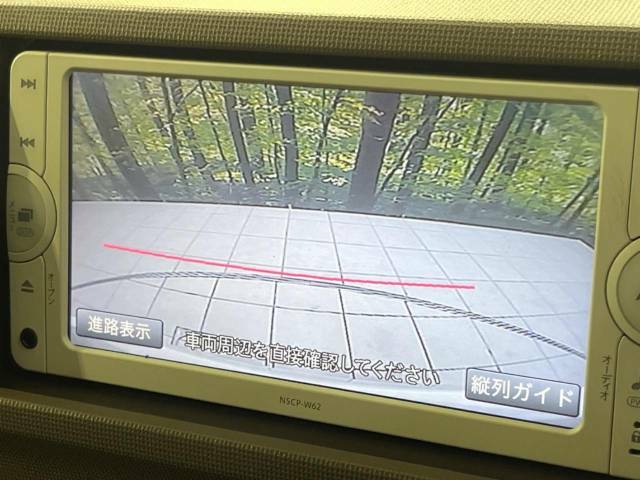 【バックカメラ】駐車時に後方がリアルタイム映像で確認できます。大型商業施設や立体駐車場での駐車時や、夜間のバック時に大活躍！運転スキルに関わらず、今や必須となった装備のひとつです！