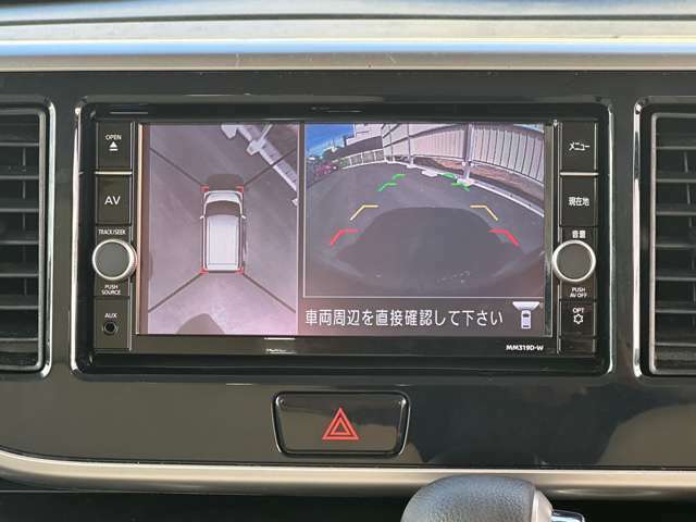 前後左右4つのカメラで、上から見たような映像をお届け、駐車時も安心、アラウンドビューモニター付（肉眼では確認し辛い左前の映像に切り替えることも可能です）。