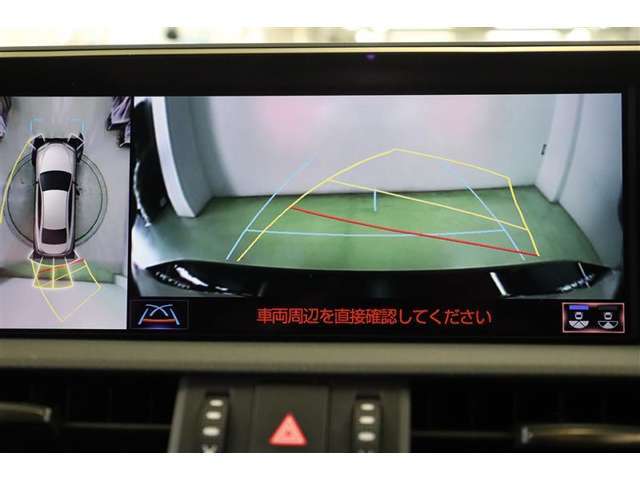 ハンドル操作にあわせてガイドラインが変化するバックガイドモニター搭載。全方位、フロント、左右側面モニターも搭載しているので、周囲の状況を確認しながら駐車出来ます。慣れない場所でも心強いですよ。