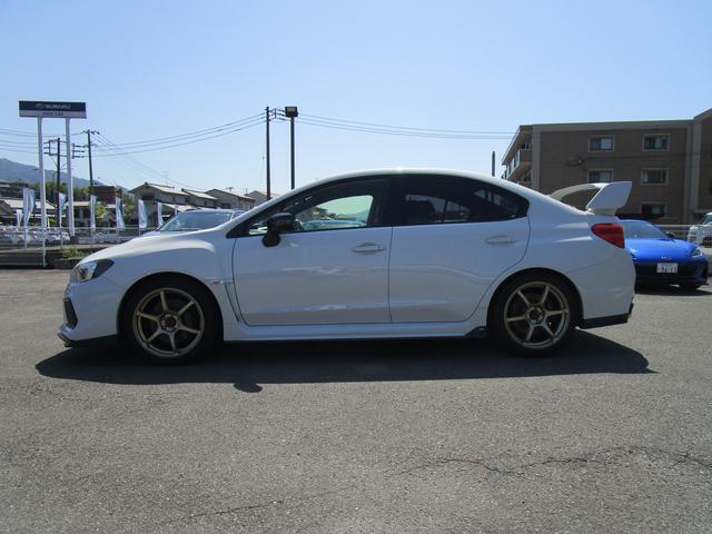 SUBARU認定U-carはスバル車を知り尽くしたスタッフによる徹底的な点検整備済み。車検、法定点検の整備項目はもちろん各機能や付属品、アイサイトのチェックまでディーラーならではの安心をお届けします。