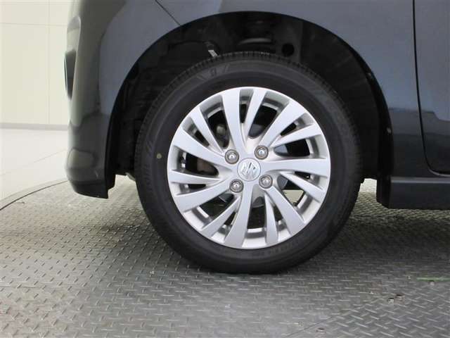 機敏さを引き立てる純正アルミ 155/65 R14 装着！