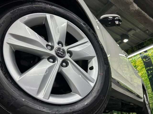 【純正17インチアルミホイール】外観にマッチした純正アルミホイールを装着しております。各種社外アルミホイールや、スタッドレスタイヤも取扱いしております。是非ご相談ください♪