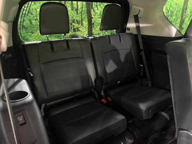 3列目シートはもちろん状態良好☆大人でもゆったりと座って頂けますので、大人数でのお出かけもラクラクです♪ご家族で、気の知れた仲間で、ドライブに行くのが楽しみですね♪