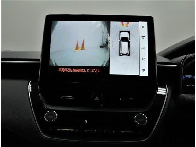パノラミックビューモニター装備！車両に取り付けたフロント、サイド、バックカメラの映像を合成して画面上に表示させることで、低速時の運転を補助する装置です。車両本体の取扱書もお読みください。