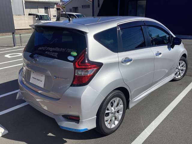 純正フルエアロで精悍なイメージ