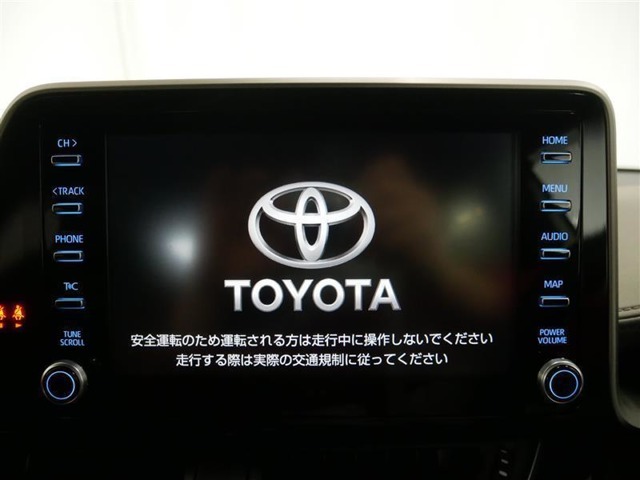 ディスプレイオーディオを装備。スマホとクルマをつなぐことで、これまでのナビに加えて、いろんなサービスが楽しめます。