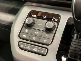 【シートヒーター】寒い日に重宝するシートヒーター！エアコンより早く温まってくれるので寒がりの人も安心ですね♪エアコンの温風は乾燥するから苦手、という方にもをおすすめです。