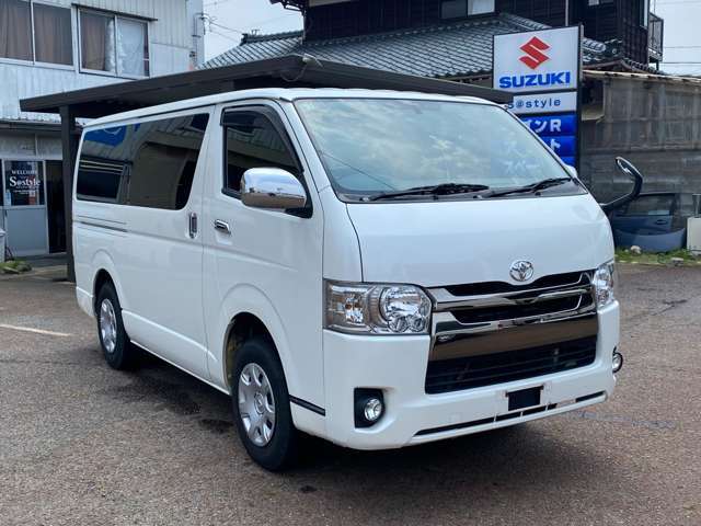 展示車両の中にはアフター保証対象車両を数多く取り揃えており、一年間から三年間（別途）まで走行距離無制限の保証を全国どこのディーラーでも保証を受けられます。