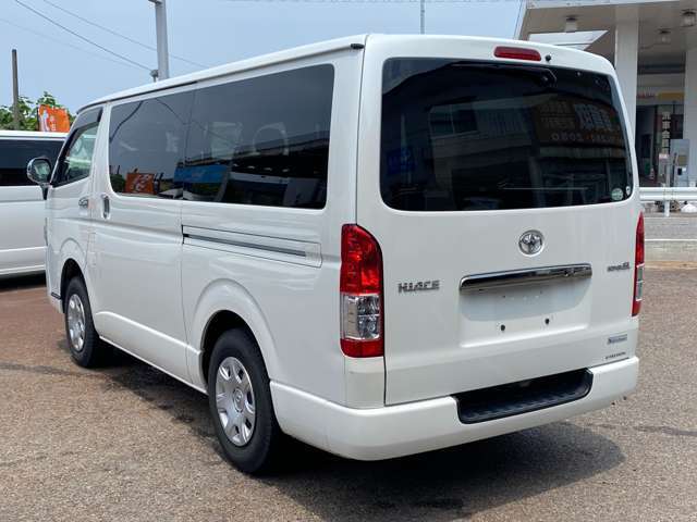 展示車両の中にはアフター保証対象車両を数多く取り揃えており、一年間から三年間（別途）まで走行距離無制限の保証を全国どこのディーラーでも保証を受けられます。