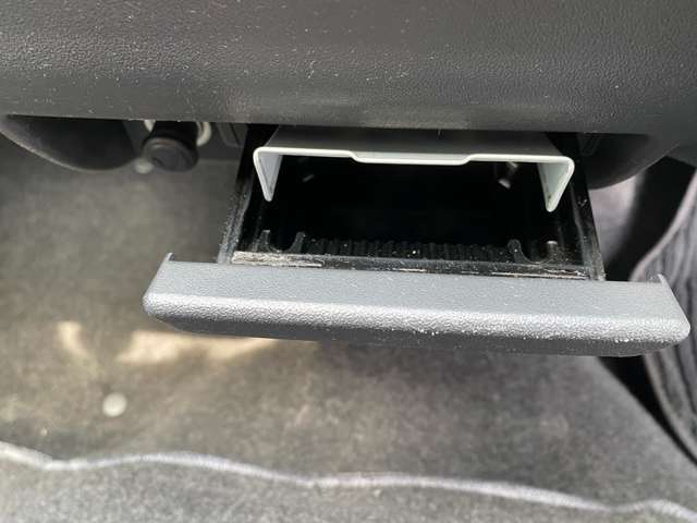 展示車両の中にはアフター保証対象車両を数多く取り揃えており、一年間から三年間（別途）まで走行距離無制限の保証を全国どこのディーラーでも保証を受けられます。