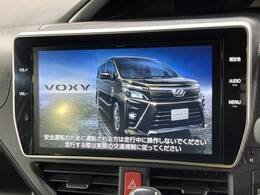 【純正10インチナビ】人気の大型純正ナビを装備。オーディオ機能も充実しており、Bluetooth接続すればお持ちのスマホやMP3プレイヤーの音楽を再生可能！毎日の運転がさらに楽しくなります！！