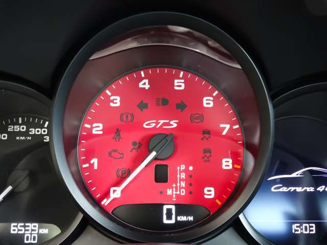 ☆走行距離6539km！ワンオーナー車！ポルシェセンター整備履歴7件の安心車輛です！☆ポルシェ純正オプション：レッドレブカウンター（タコメーター）装備！4WD車！