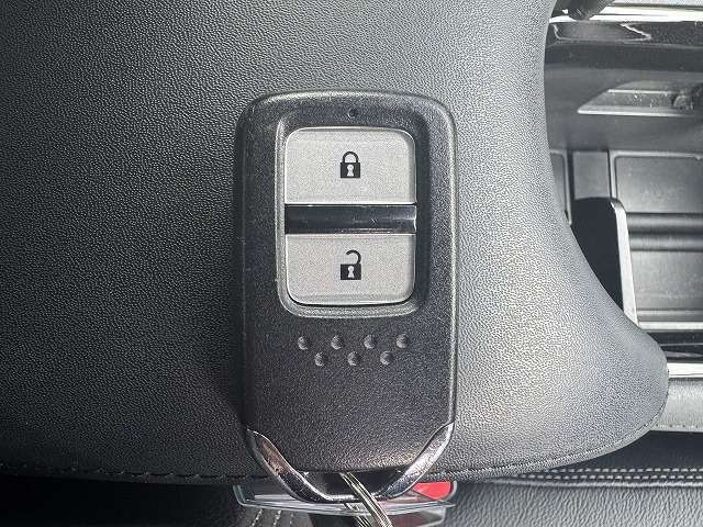 【スマートキー】車内へのアクセスやエンジン始動が楽々に♪　今や必須アイテムのキー複製防止の「イモビライザー」まで備わっております。