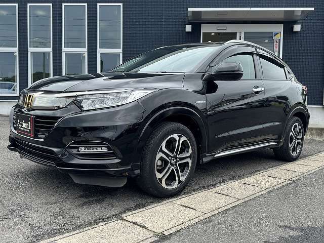 【スーパーガラスコーティング】お車ご成約時の付帯率は驚きの90％OVER。アクション1自慢の【スーパーガラスコーティング】見違えるほどの輝きを放ち、納車後のメンテナンスも楽々。是非一度お試し下さい。