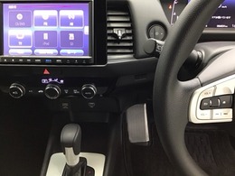 ホンダ純正メモリーナビ搭載なので、遠方へのドライブもお任せ下さい！ステアリング左手側にオーディオ関連のコントロールスイッチを配置しています。操作時は視線を逸らすことなく運転に集中できます