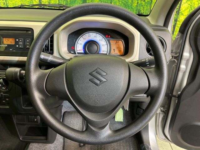 インテリアに合わせたデザインのステアリングは、運転される方のことも考え、運転しやすい形状、大きさです。是非一度、実際に触ってお確かめください。