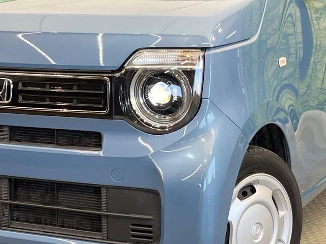 【LEDヘッドライト】悪天候や夜間走行時も良好な視界を確保し安心して運転できる高輝度LEDヘッドライトを装備！点灯速度が早く、消費電力も抑えられています。