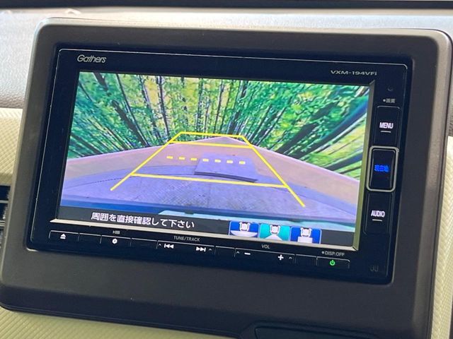 【バックカメラ】駐車時に後方がリアルタイム映像で確認できます。大型商業施設や立体駐車場での駐車時や、夜間のバック時に大活躍！運転スキルに関わらず、今や必須となった装備のひとつです！