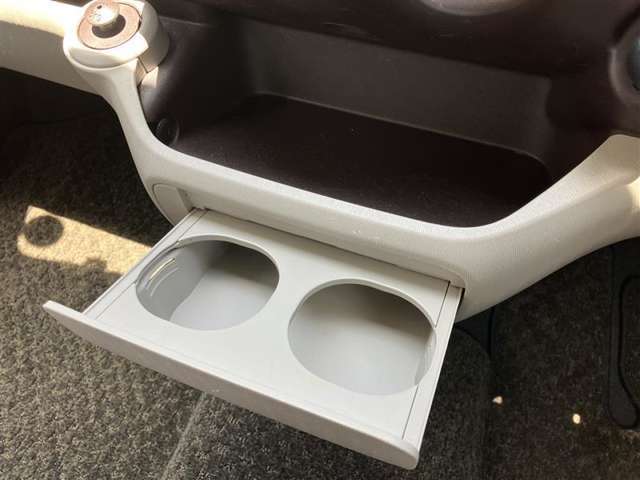 必要な時だけ引き出して使えるドリンクホルダー！