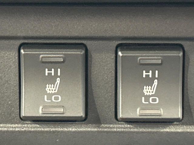 【シートヒーター】寒い日に重宝するシートヒーター！エアコンより早く温まってくれるので寒がりの人も安心ですね♪エアコンの温風は乾燥するから苦手、という方にもをおすすめです。