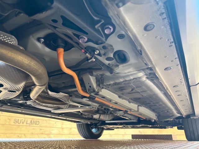 お車を安心してお乗りいただく為には、足回りの定期点検が欠かせません。サービスサポート（有償保証）では無料点検もご提供しており、安心のカーライフをお過ごしいただけるサポート体制が整っています。