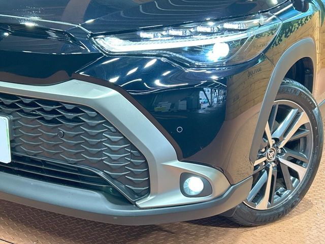 【LEDヘッドライト】悪天候や夜間走行時も良好な視界を確保し安心して運転できる高輝度LEDヘッドライトを装備！点灯速度が早く、消費電力も抑えられています。