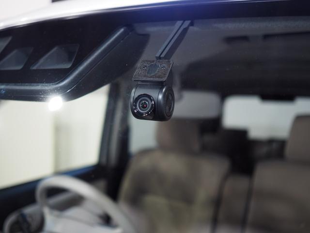 ドライブレコーダーが装備されています。録画した映像はこの車両のカーナビでも再生が可能です。