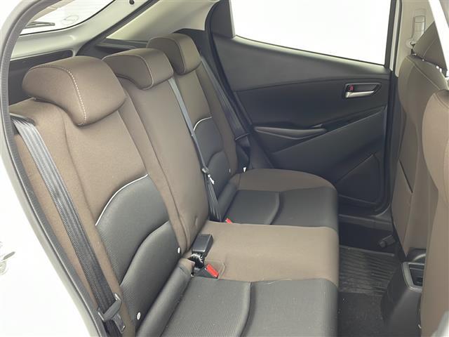 【運転席】座り心地が良いシートなので長時間の運転でも快適にお過ごしいただけます。新品のフロアマットのご注文も可能です。掲載箇所以外にご希望の写真がございましたらお気軽にお問い合わせ下さい。