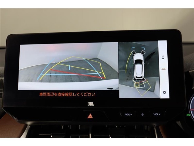 車両を上から見たような映像表示するパノラミックビューモニター付きバックモニター。