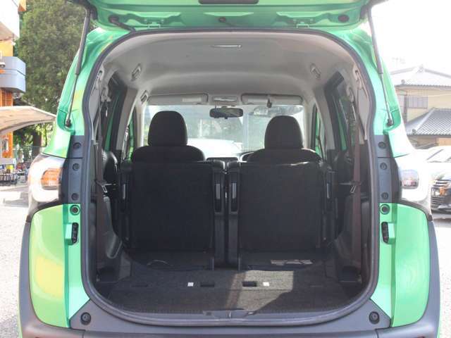 3列目は格納可能☆広々荷室でご家族で旅行に・仲間でゴルフにと幅広く楽しめます！