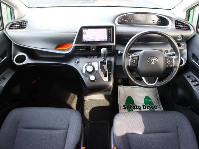 スッキリとしたシエンタらしいデザインのダッシュ回り！フロントビューの視認性もよく運転しやすいと思います★