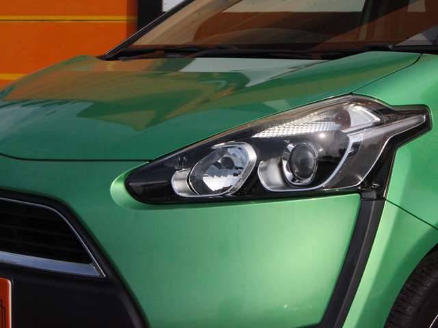 黄ばんでいてはカッコ悪いので全車ヘッドライトは磨いてあります！これだけで年式が新しく感じます！！