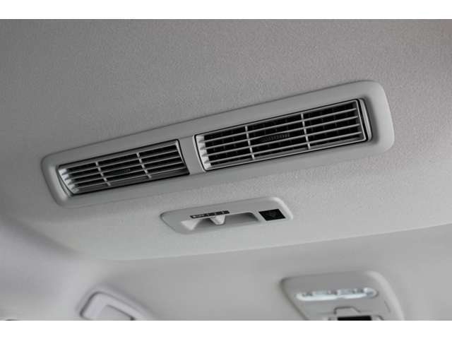 リヤサーキュレーターです。車内の空気を循環させます♪