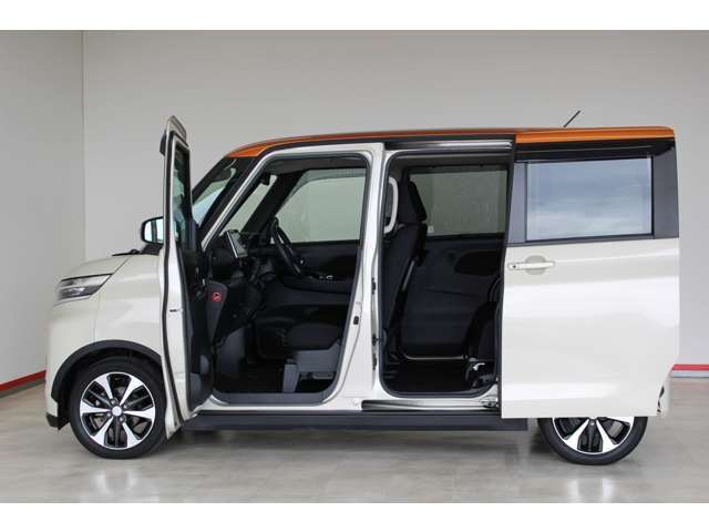 両側電動スライドドア