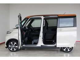 両側電動スライドドア