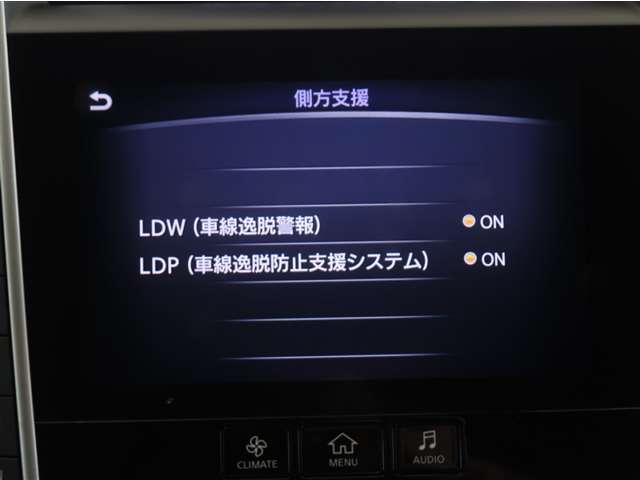 レーンディパーチャーアラートとは車線または走路からの逸脱の可能性をブザーにて警告します。