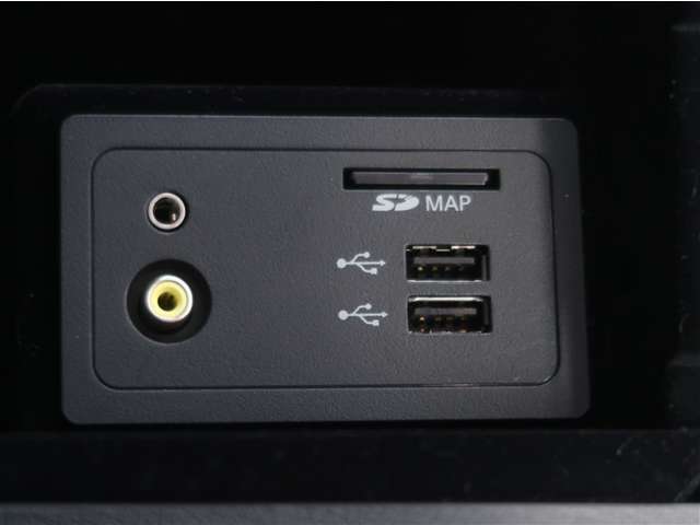 BlueTooth　USB等外部オーディオと連携する事により車内で音楽を聴く事ができます。