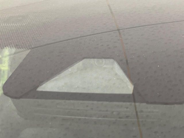 【トヨタセーフティセンス】走行中に前方の車両等を認識し、衝突しそうな時は警報とブレーキで衝突回避と被害軽減をアシスト。より安全にドライブをお楽しみいただけます。