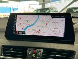 【カラーバックモニター】を装備しております。リアの映像がカラーで映し出されますので日々の駐車も安心安全です。